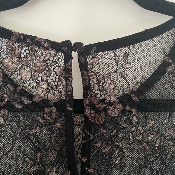Lovers and Friends Black Lace Top Blouse Floral Metallic Womens Size Large - Picture 3 of 8